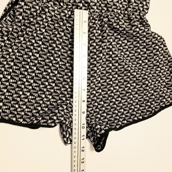 Paper Crane Black&White Sleeveless Rompers, Small - Picture 9 of 9